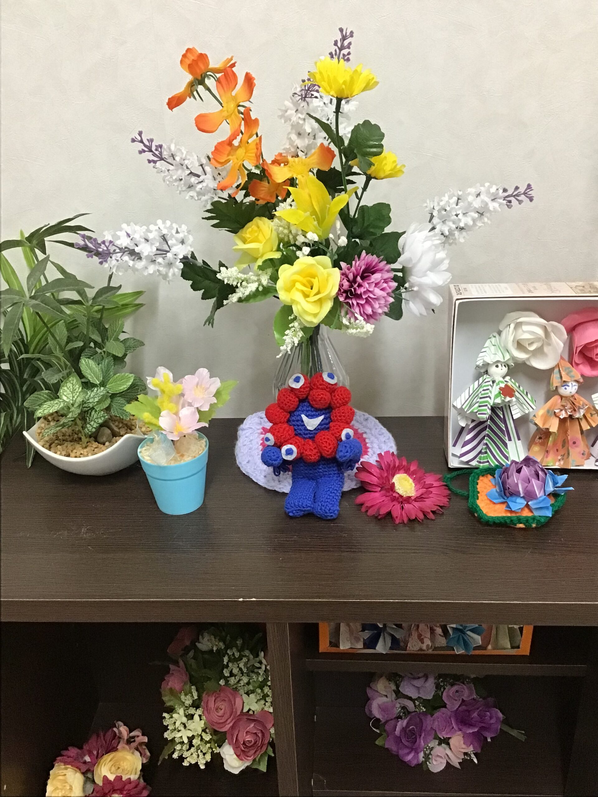 入居者様が編まれたミャクミャクのぬいぐるみ