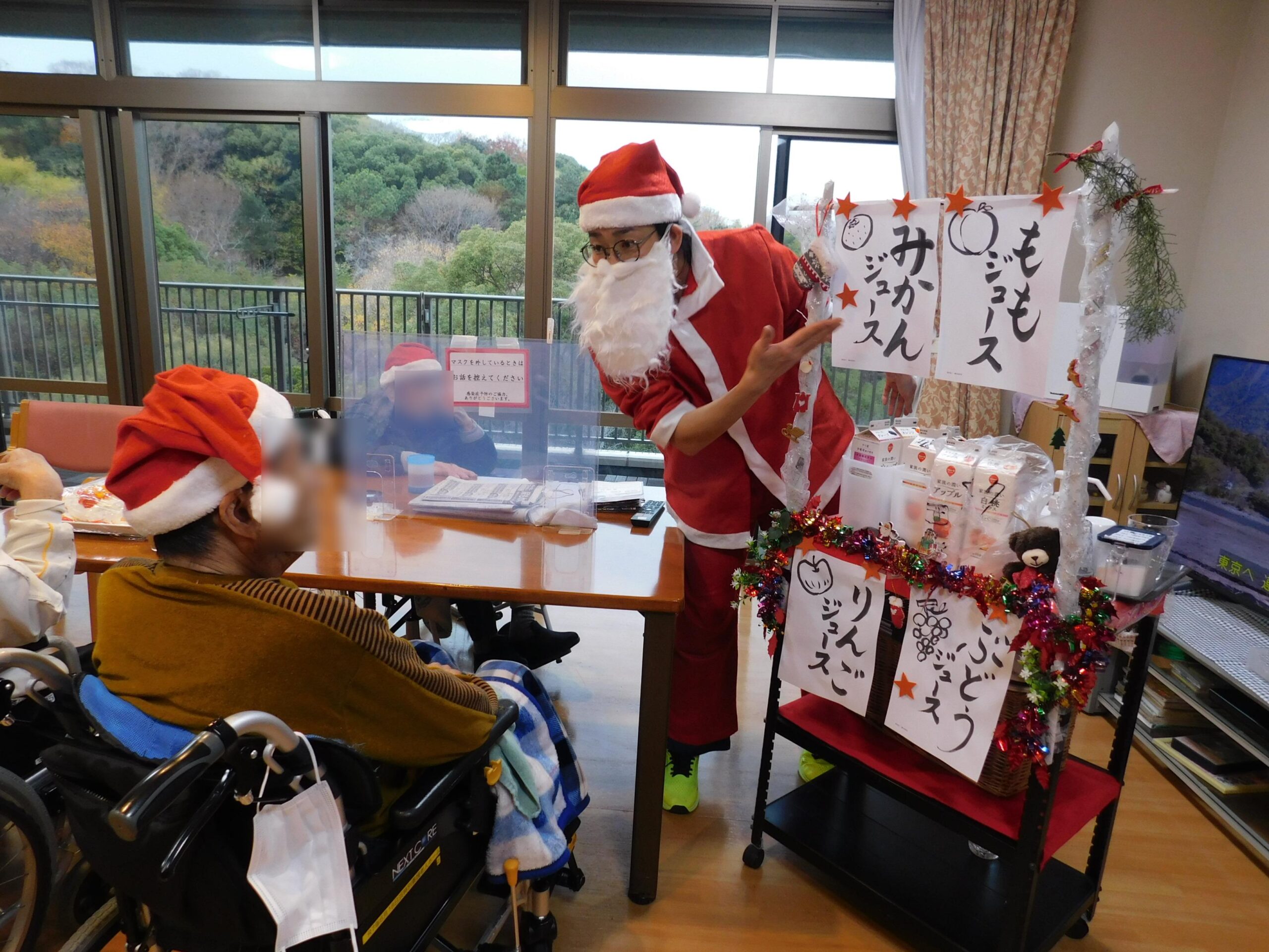 サンタが浜にやってくる♪