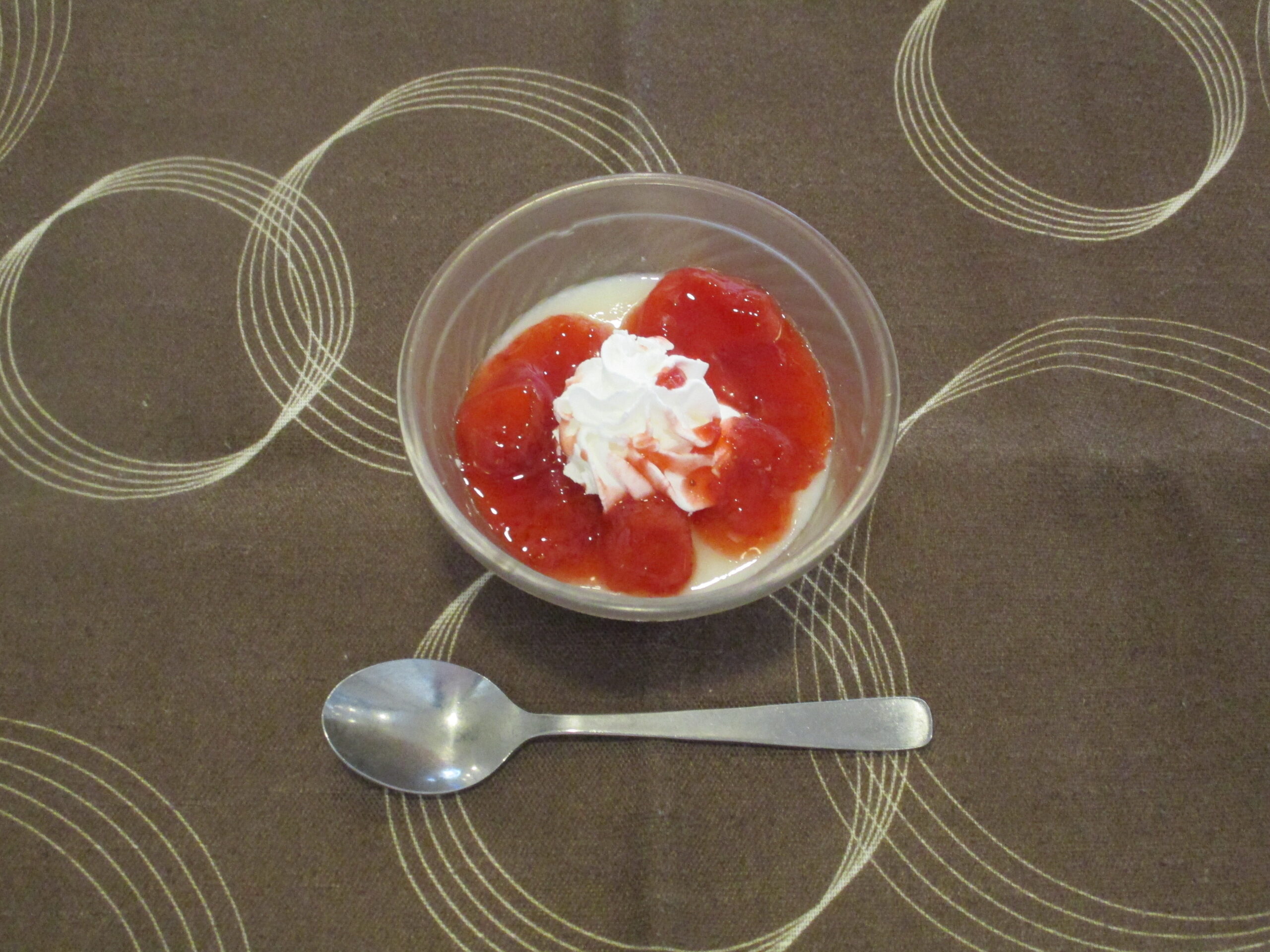 4月おやつレク『いちご甘酒プリン』