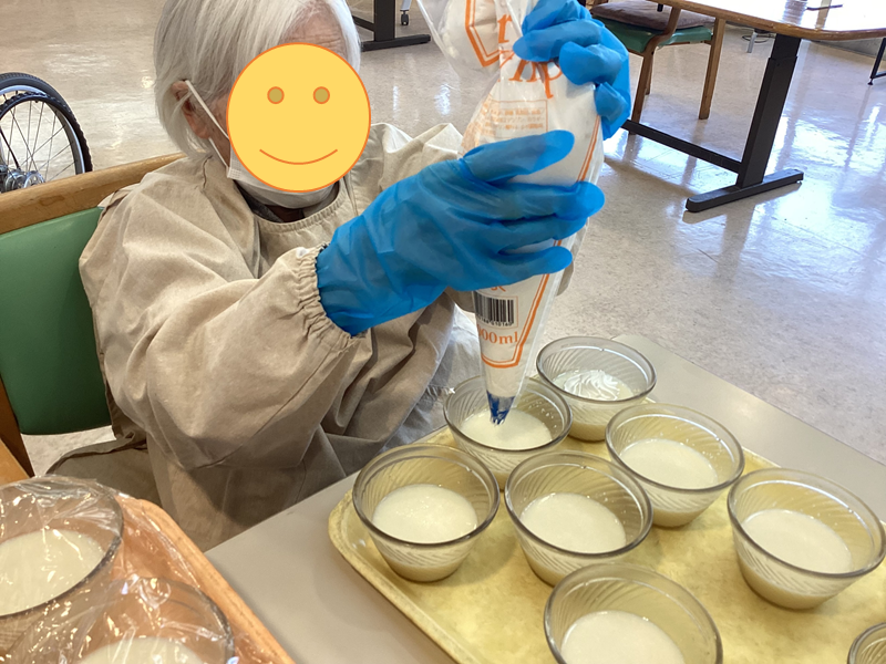 4月おやつレク『いちご甘酒プリン』