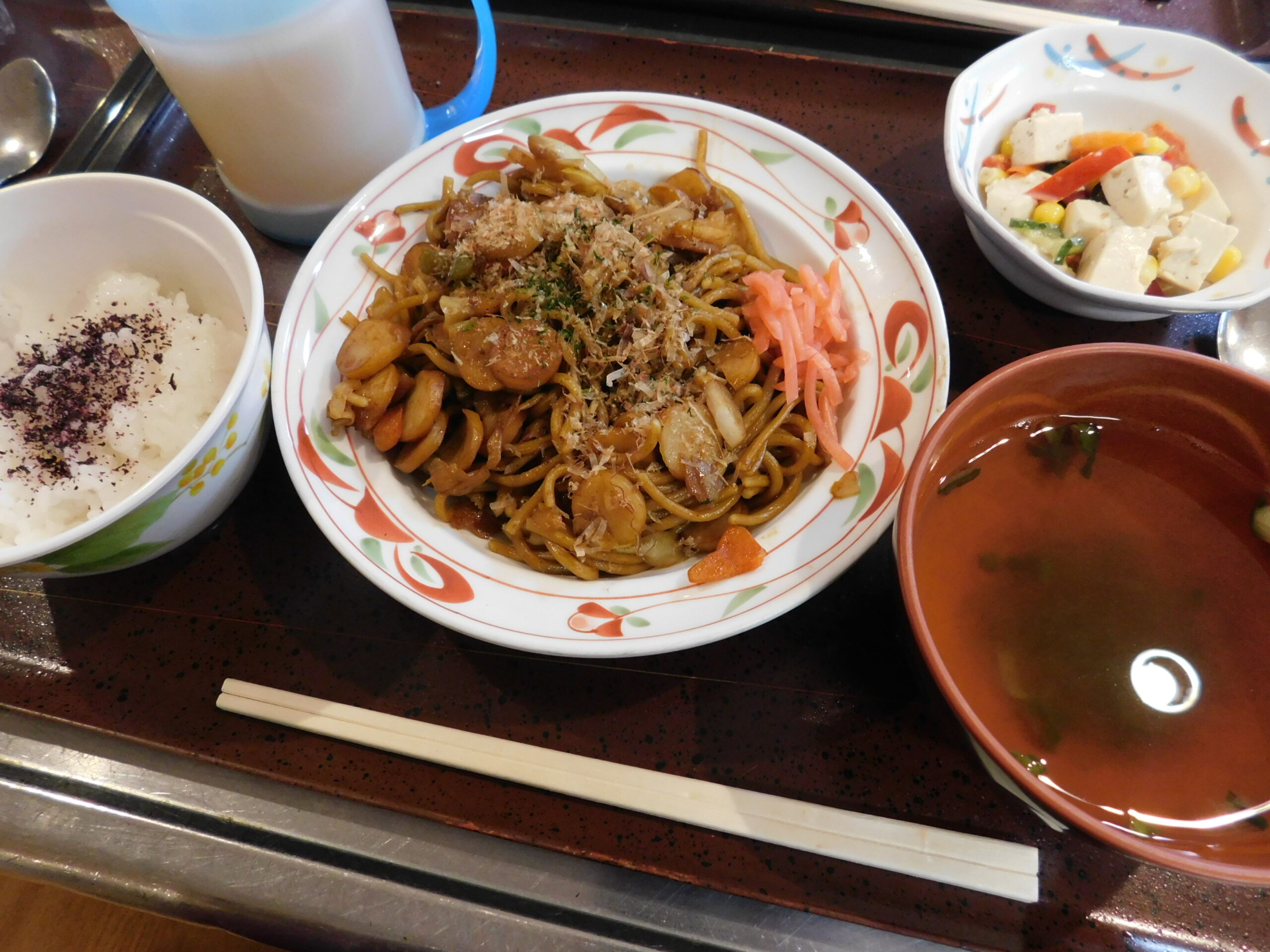 8月 食事レク「焼きそば」