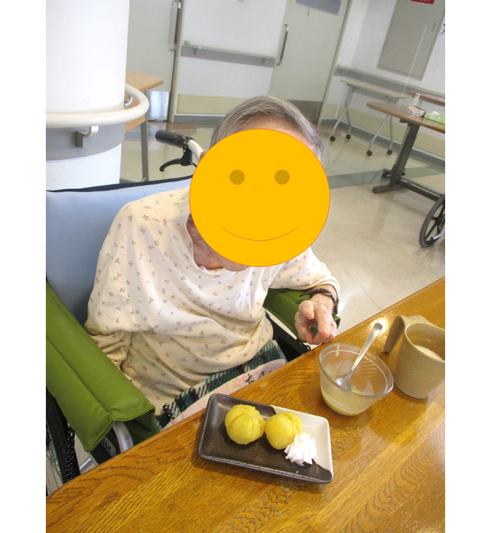9月おやつレク『さつまいもとりんごのきんとん』
